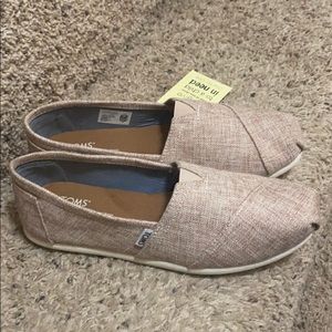 Women’s Toms size 8 classic